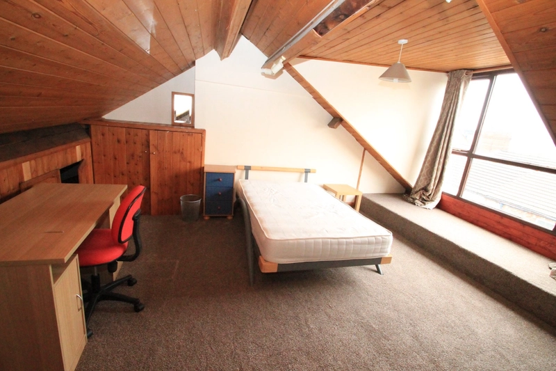 Victoria Terrace, LN1 1HZ - 4 Bed - Thumbnail 4